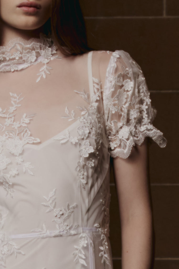 Porcelain dress in Ivory Lace