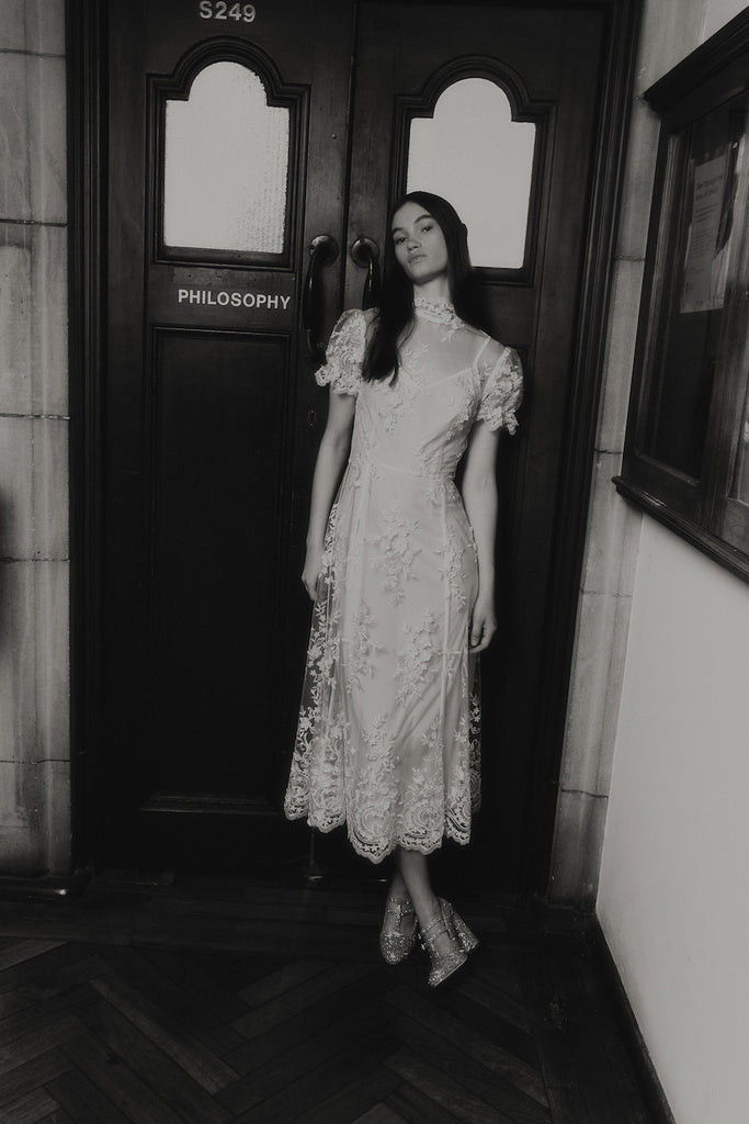 Porcelain dress in Ivory Lace