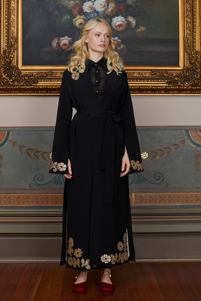 Whispy Robe Whiskey Robe in Black | macgraw